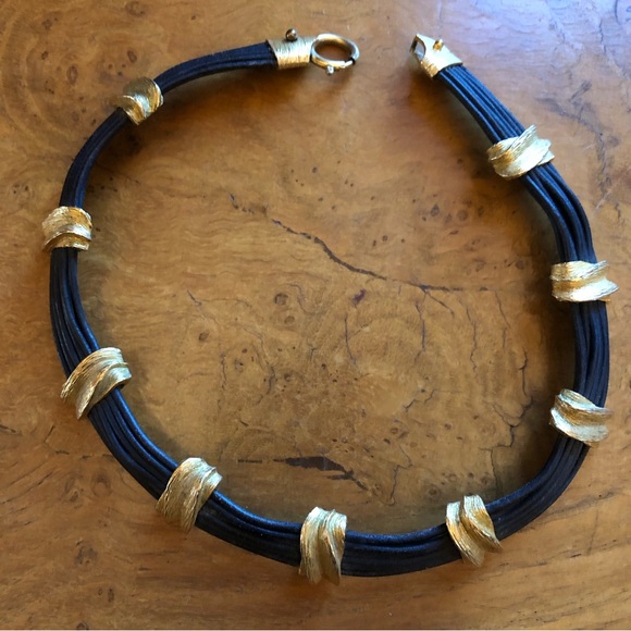 Vintage 80s Ron Rizzo Black and Gold Tone Choker and Bracelet Set - Picture 5 of 6